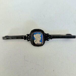 Antique Victorian or Edwardian sterling silver England cameo pin/brooch.